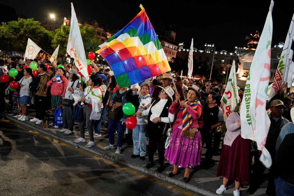 תומכי איש איש השמאל  רוברטו סנצ'ס שהפסיד בבחירות לנשיאות פרו ב לימה 8 ביוני
