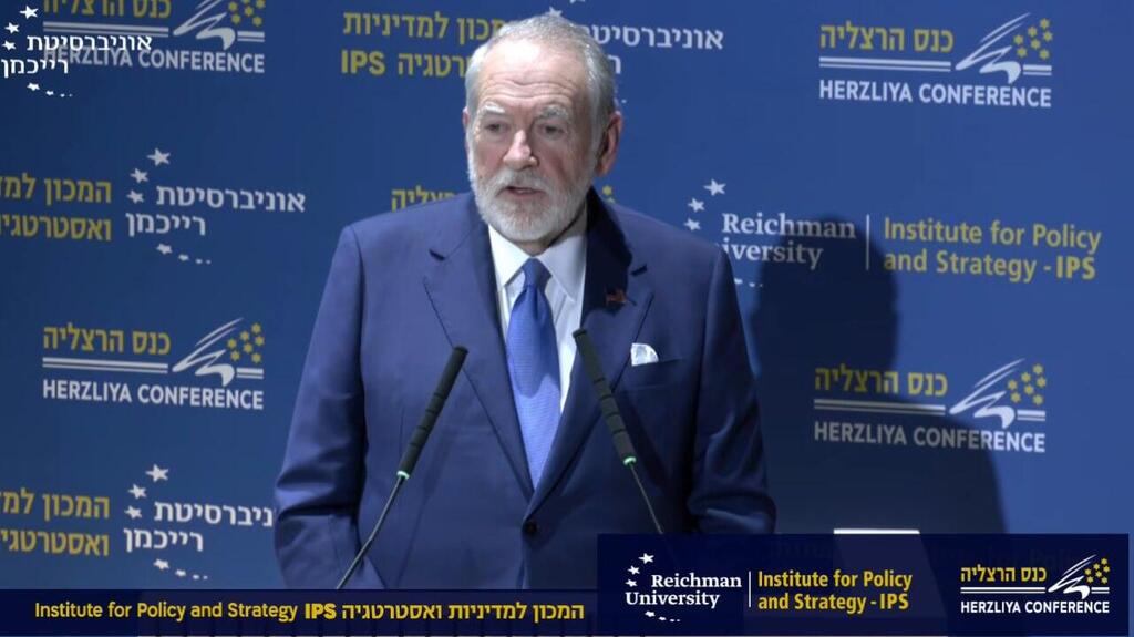 מייק האקבי בכנס הרצליה 2026