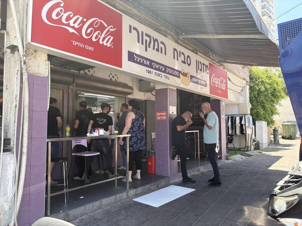 The snack bar at the corner of Negba and HaRoeh today (Photo: Tiki Golan) מזנון סביח המקורי