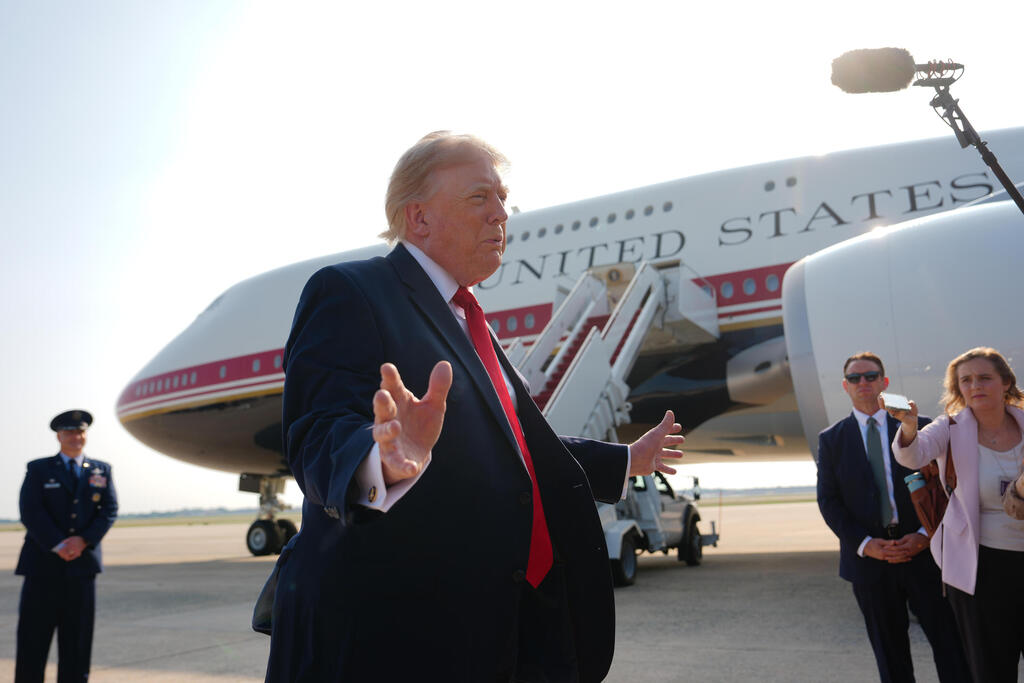 Trump makes his first flight aboard the Qatari-provided Air Force One earlier this month, before traveling on it to Turkey (Photo: AP Photo/Julia Demaree Nikhinson) מטוס אייר פורס 1 חדש שנשיא ארה"ב טראמפ קיבל במתנה מ קטאר טיסת בכורה מבסיס אנדרוז במרילנד