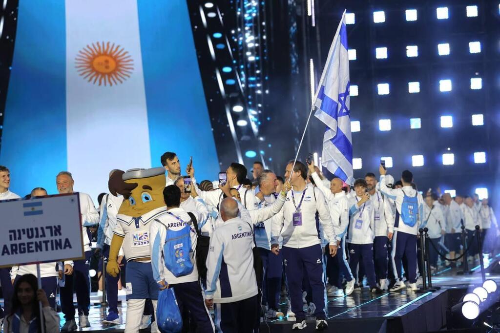 Photo: Alex Kolomoisky המשלחת הישראלית בטקס הפתיחה של המכביה