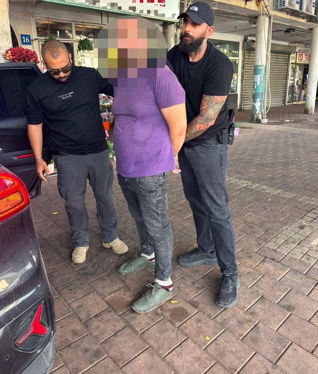 The suspect arrested by police (Photo: Israel Police) דקר 4 פעמים, וברח: נעצר החשוד ברצח הרב בכולל שלו בנתניה