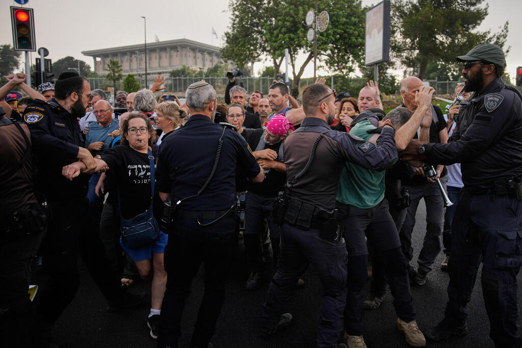 Photo: AP Photo/Ohad Zwigenberg ירושלים מחאה יום האלף טבח השבעה באוקטובר