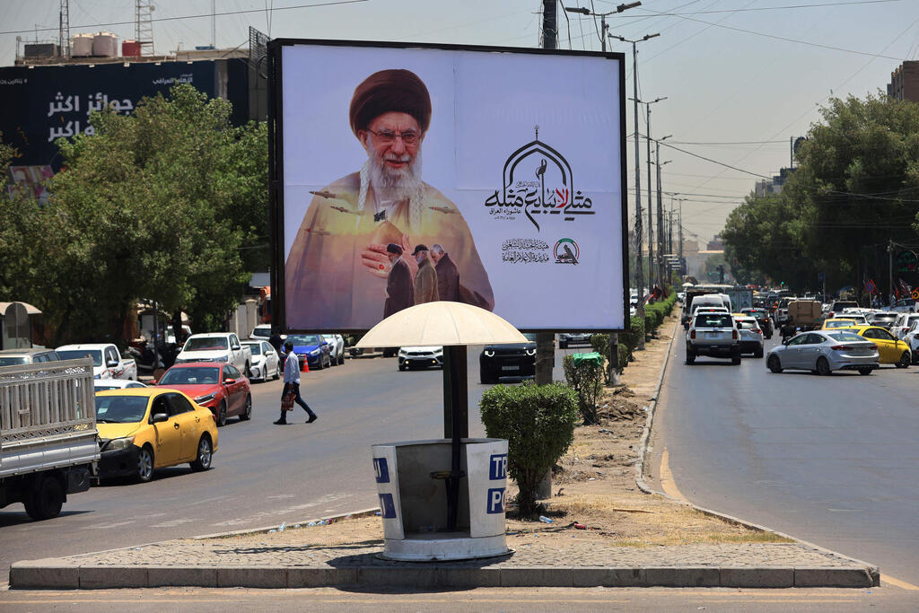 The body of Iran’s former supreme leader Ali Khamenei arrived Friday morning at a religious complex in Tehran (Photo: AHMAD AL-RUBAYE / AFP) הלוויתו של עלי חמינאי