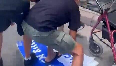 פעילים של מפלגת "הדמוקרטים" הותקפו בשוק התקווה בתל אביב