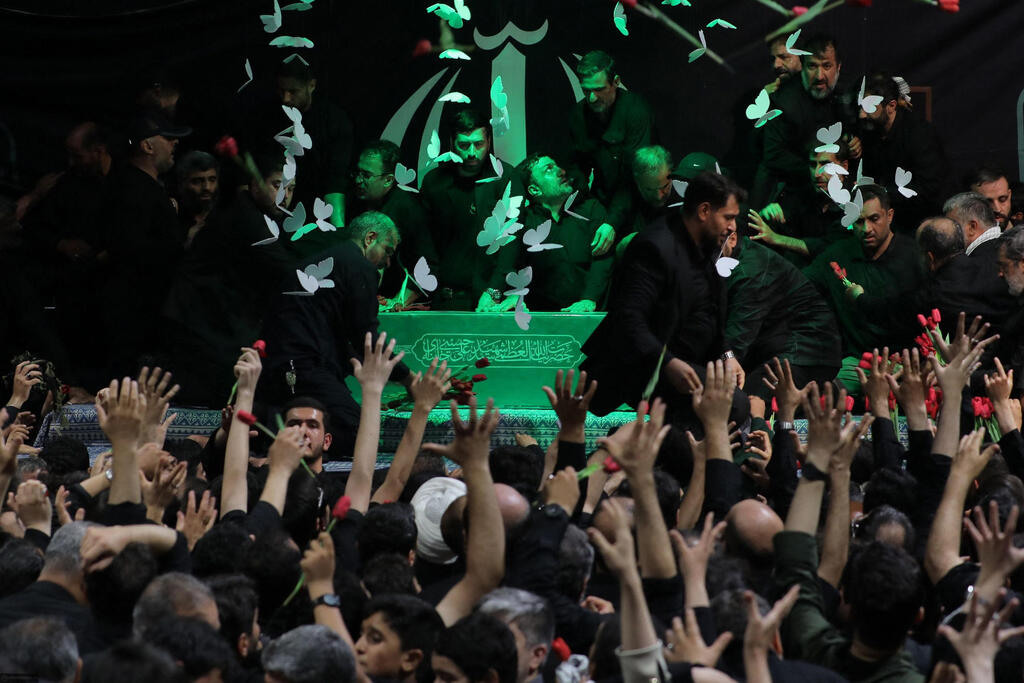 Photo: AFP PHOTO / Iranian supreme leader office הלוויתו של עלי חמינאי