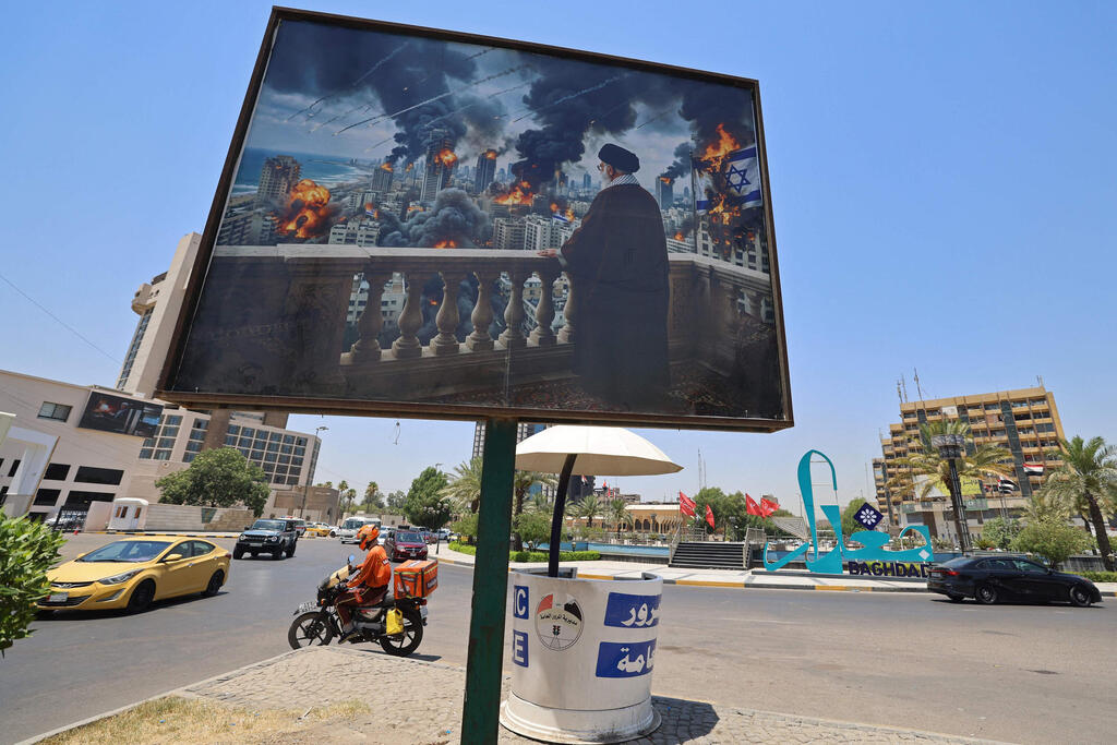 Portraits of Ali Khamenei displayed in Baghdad ahead of funeral ceremonies in Iraq (Photo: AHMAD AL-RUBAYE / AFP) תמונות של עלי חמינאי לקראת אירועי הלווייתו ב עיראק בגדד