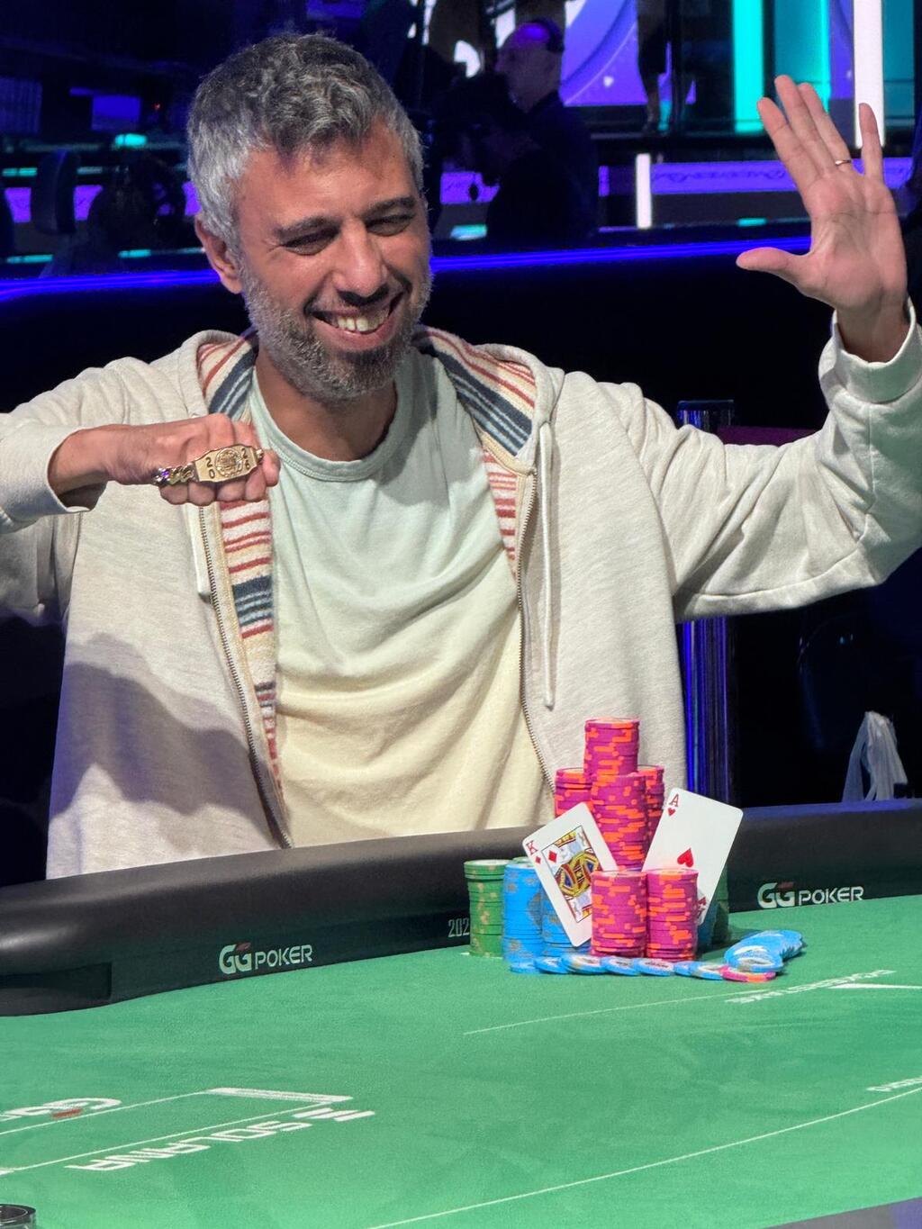 Asi Moshe wins his fifth World Series of Poker bracelet (Photo: Oren Bend) אסי משה עם הצמיד החמישי