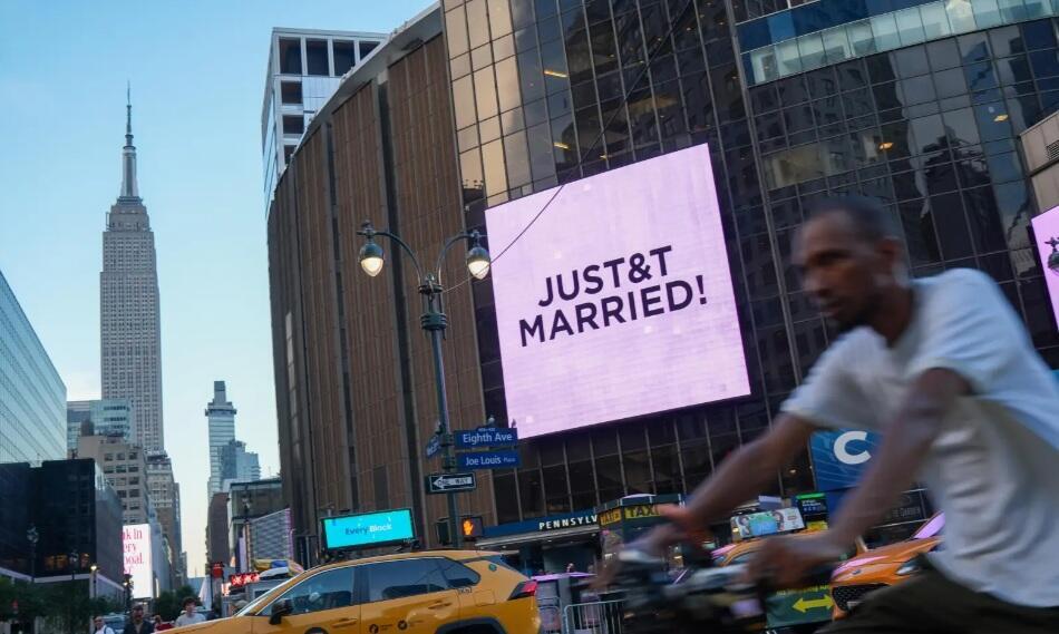 The marquee outside the Midtown Manhattan arena (Photo: AP Photo/Ryan Murphy) Taylor Swift