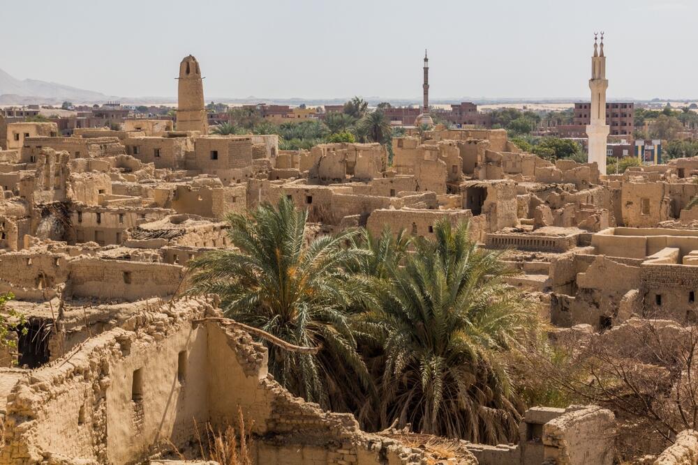 Ancient settlement remains in Egypt’s Dakhla Oasis (Photo: Matyas Rehak/ Shutterstock) שרידי יישוב עתיקים בנווה המדבר דאח'לה שבמצרים