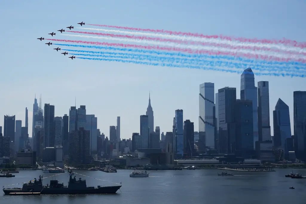 Military planes perform a flyover of the the Hudson river (Photo: AP) Military planes perform a flyover of the the Hudson river