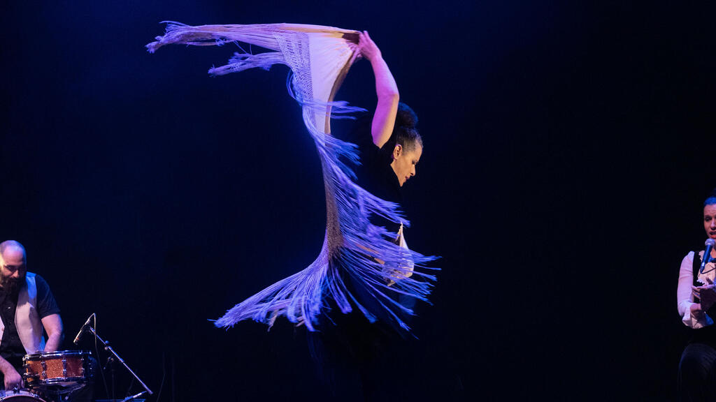 Adva Yermiyahu dancing flamenco (Photo: Dan Ben Ari) אדוה ירמיהו ומנואל