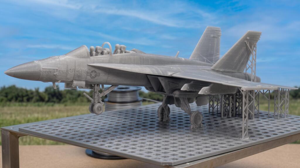 Illustration of a F/A-18 Super Hornet fighter jet printed in 3D (Photo: Gemini ) מטוס F/A-18 שהודפס במדפסת תלת ממד. אילוסטרציה