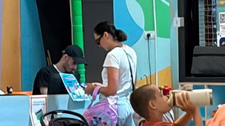 גל גדות פפראצי קניון TLV מרץ 2026