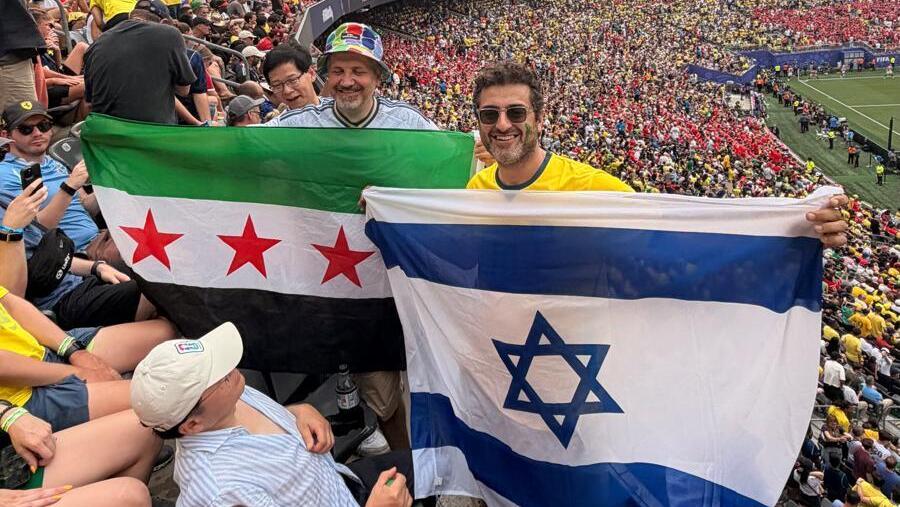  נמרוד לוי עם אוהד סורי