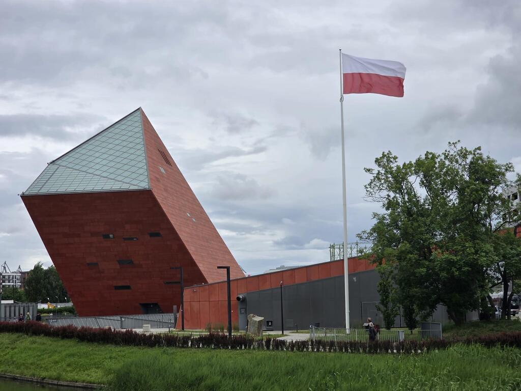 The Museum of the Second World War in Gdańsk (Photo: Ayelet Mamo Shay) מוזיאון מלחמת העולם השנייה בגדנסק מבחוץ