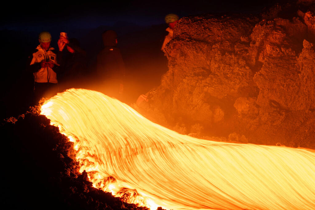 Mount Etna in Sicily erupts (Photo: REUTERS/Giuseppe Di Stefano) התפרצות הר הגעש אטנה בסיציליה