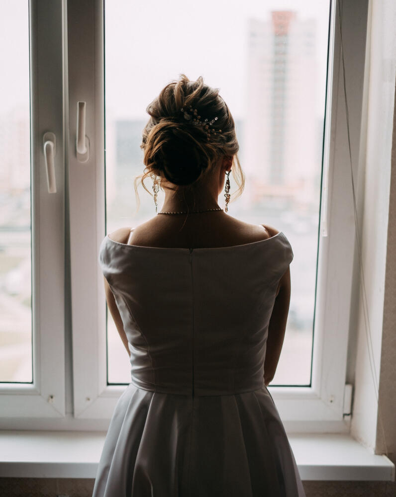 'I was caught up in a fantasy. Every girl dreams of her wedding, and all my friends were already married with children' (Photo: Shutterstock) כלה עצובה