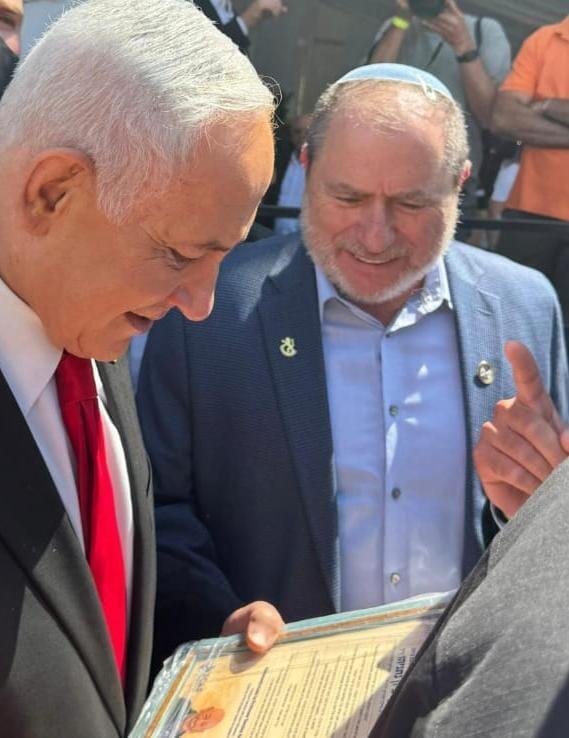 Chaim Silberstein with Prime Minister Benjamin Netanyahu (Photo: Courtesy) Chaim Silberstein with Prime Minister Benjamin Netanyahu