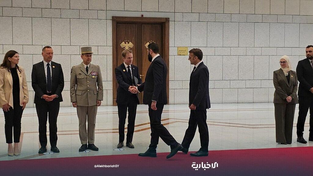 Macron is received by President al-Sharaa at the presidential palace Tuesday morning, shortly after the explosions מקרון וא-שרע