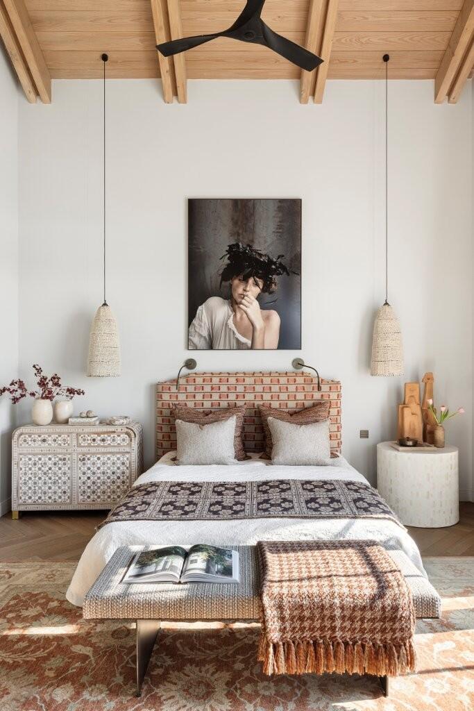 Private retreat (Photo: Itai Benit) Parents master suite
