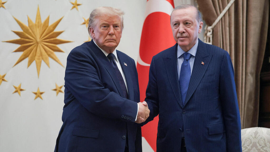 US President Donald Trump and Turkish President Recep Tayyip Erdogan meet in Ankara ( Photo: Jonathan Ernst/Reuters) נשיא טורקיה רג'פ טאיפ ארדואן נפגש עם נשיא ארה"ב דונלד טראמפ באנקרה
