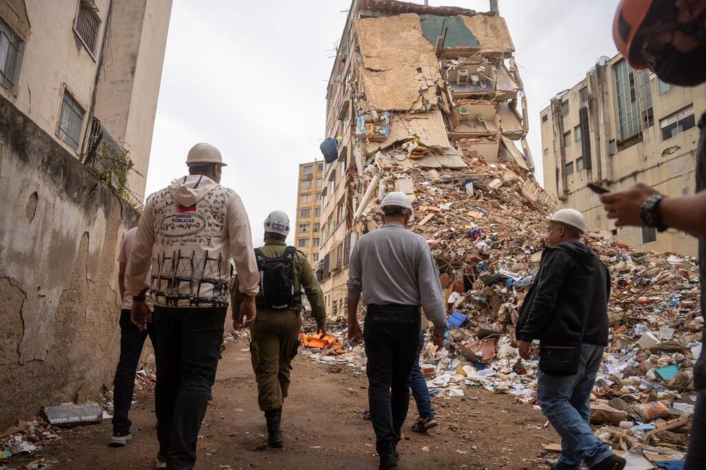 Members of Israel’s aid delegation assess earthquake damage in Venezuela as part of rescue and reconstruction efforts (Photo: IDF) צוותי המומחים מפיקוד העורף במשלחת הסיוע הישראלית לונצואלה