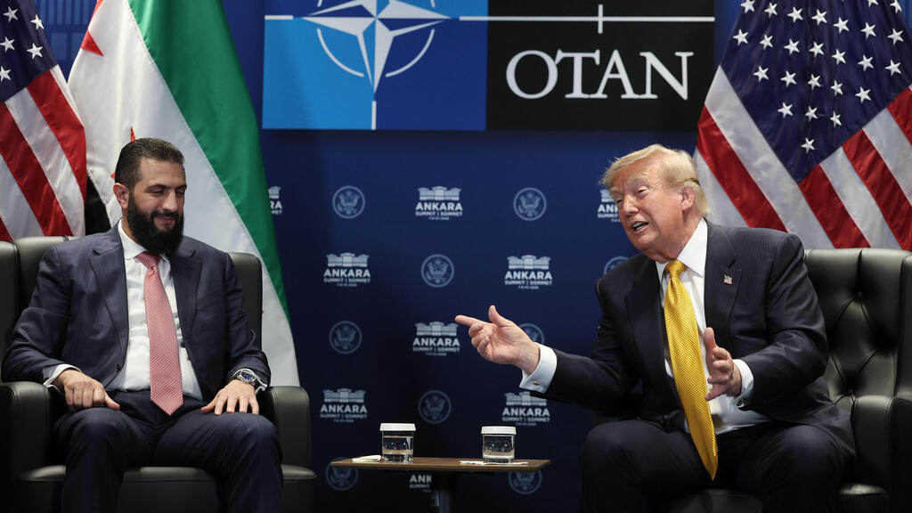 US President Donald Trump meets with Syrian President Ahmad al-Sharaa on the sidelines of the NATO Summit in Turkey (Photo: Win McNamee/Getty Images) נשיא ארה"ב דונלד טראמפ עם נשיא סוריה אחמד א-שרע בפסגת נאט"ו בטורקיה