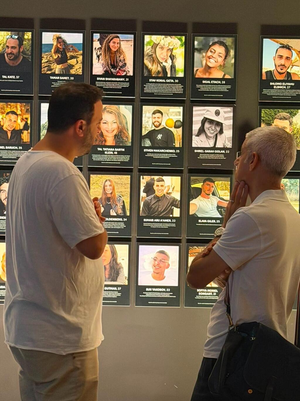 ראש עיריית לונדון מבקר בתערוכת הנובה