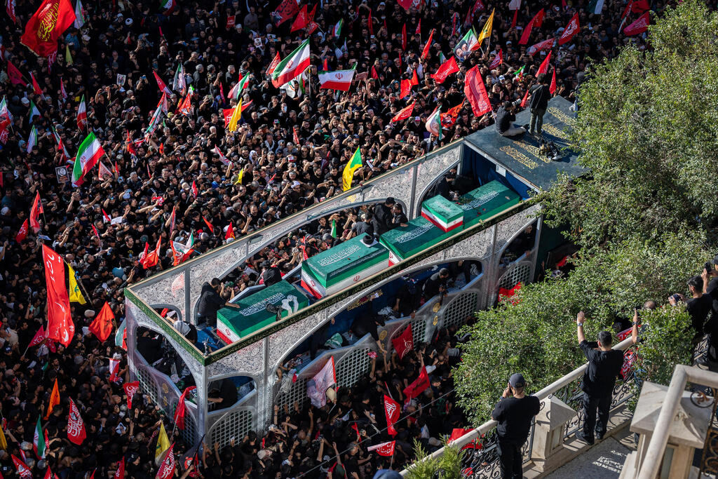 Iranian Supreme Leader Ali Khamenei's funeral procession in Mashhad, Iran (Photo: John Moore/Getty Images) משהאד איראן הלוויה של עלי חמינאי