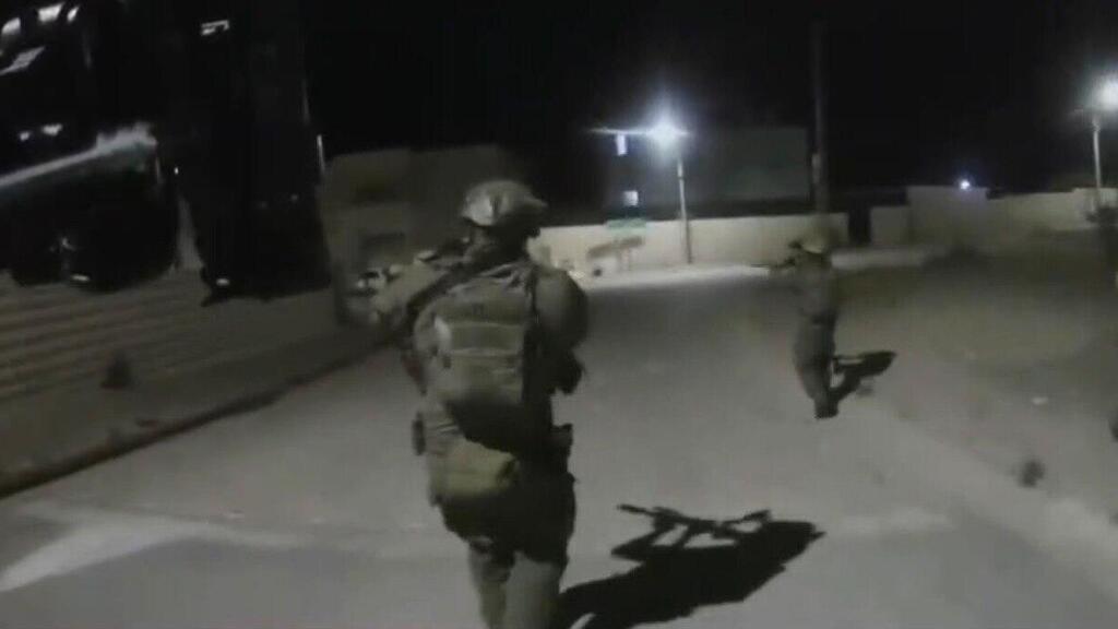 Israel Police and Shin Bet arrest four Negev residents suspected of plotting attacks against police and security forces and an attack in Be'er Sheva (Photo: Israel Police) משטרת ישראל ושב"כ עצרו ארבעה תושבי הנגב, שעל פי החשד תכננו לבצע פעילות טרור נגד כוחות משטרה וביטחון ופיגוע בעיר באר שבע