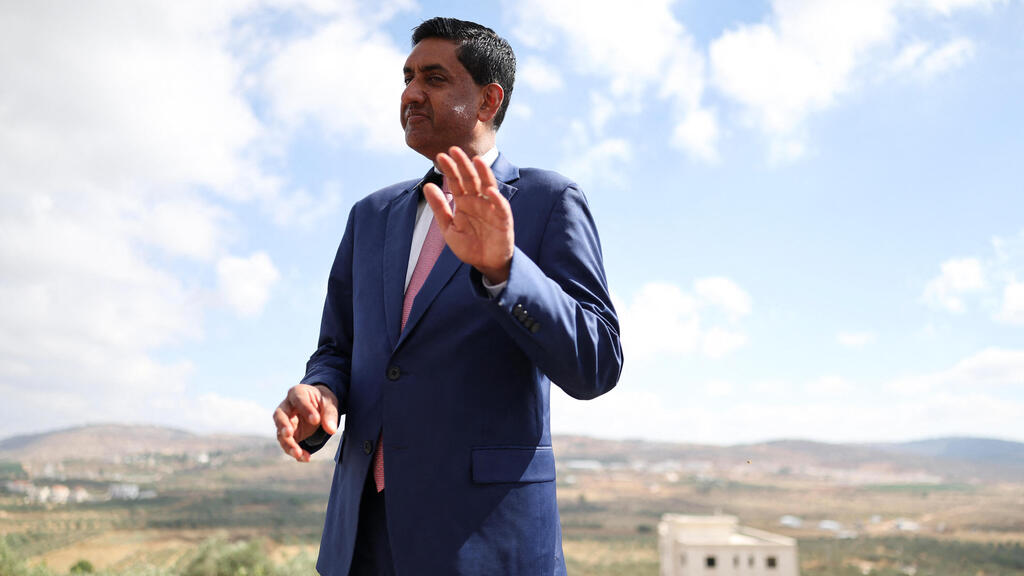 Rep. Ro Khanna supports reducing the U.S. defense budget and opposed the war with Iran from the start (Photo: Ammar Awad/Reuters) רו קאנה