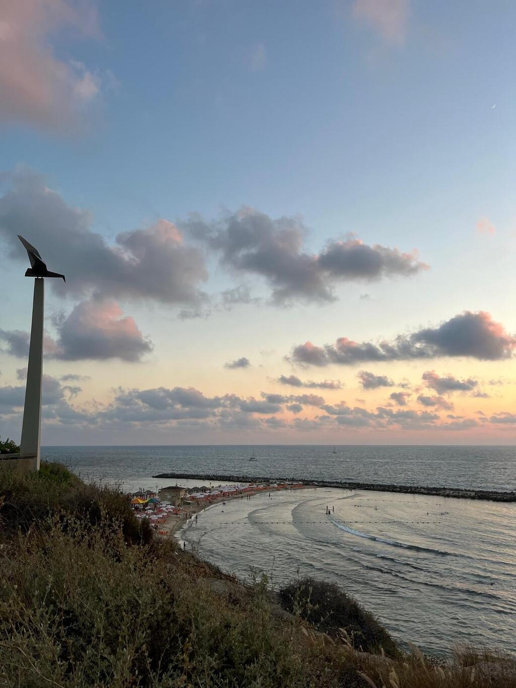 The attraction is that it solves a very specific problem - it offers buyers a beach town lifestyle (Photo: Noah Sander) Tel-Aviv