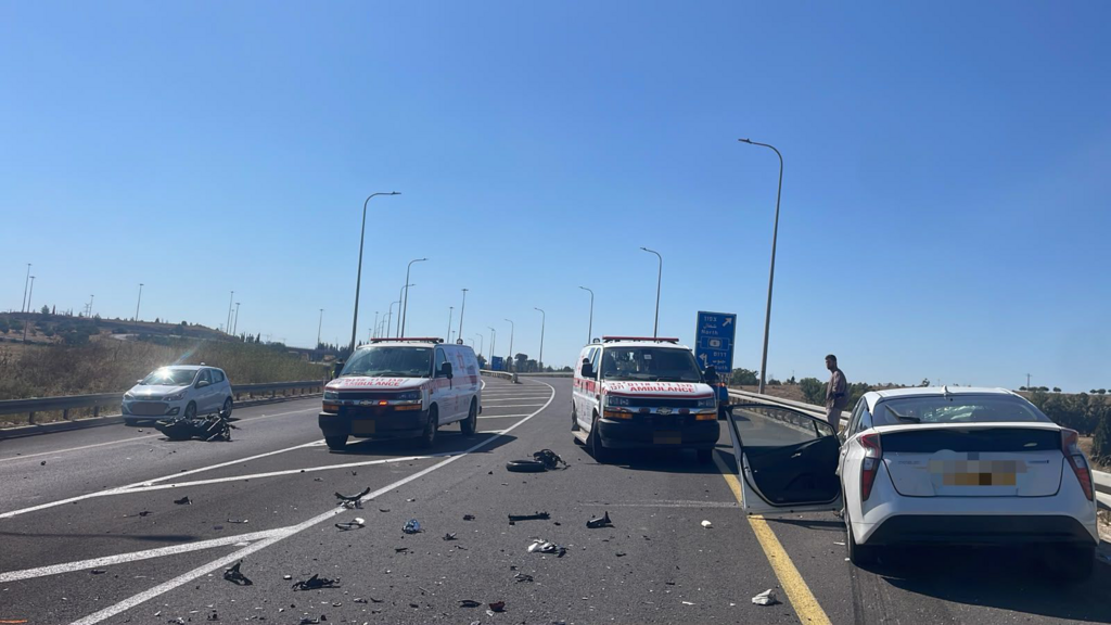 צעירה נהרגה בתאונה בכביש 35 באזור קריית גת, שתיים נפצעו בינוני וקל
