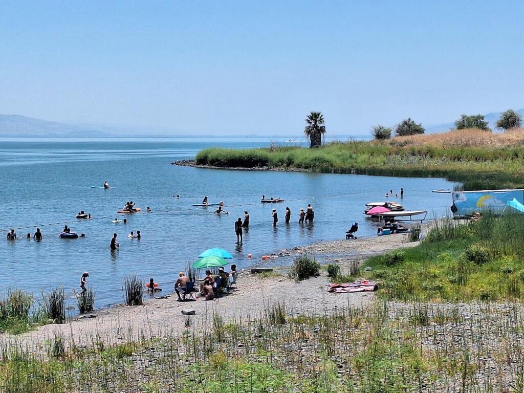 Amnon Bay Beach on the Sea of Galilee (Photo: Oshri Ben Dor, Kinneret Cities Association) חוף מפרץ אמנון בכנרת