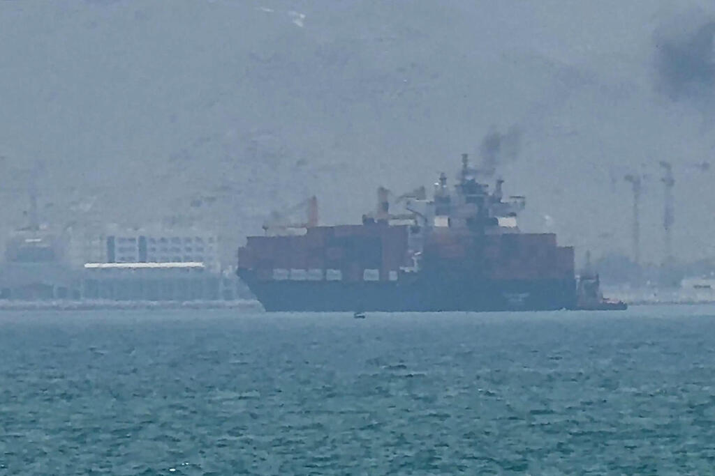 Ships in the Strait of Hormuz (Photo: AFPTV / AFP) ספינות כלי שיט באזור איחוד האמירויות סמוך ל מצרי הורמוז