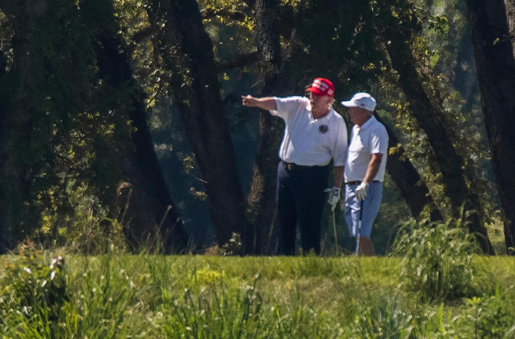 Their relationship strengthened after they spent more than 100 hours together on the course (Photo: AP Photo/Manuel Balce Ceneta) לינדזי גרהאם ארכיון משחק גולף עם טראמפ 2020
