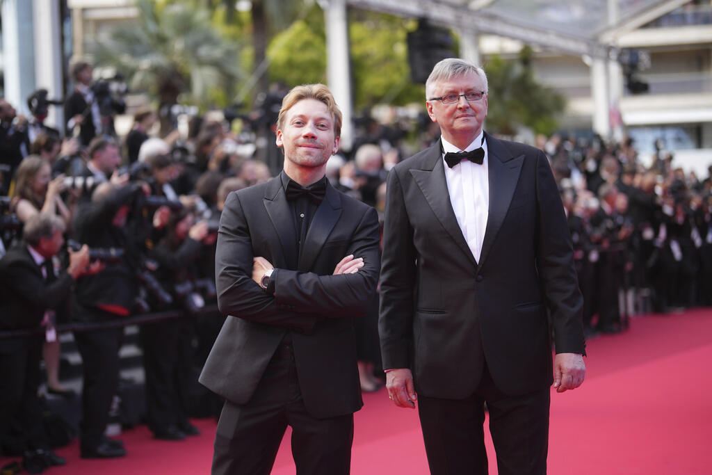 Sergei Loznitsa (right). 'I've always believed that conversation is better than silence' (Photo: Lewis Joly/Invision/AP) סרגיי לוזניצה