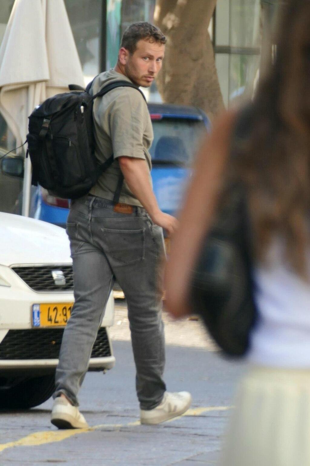 כן, אנחנו עדיין כאן. אבנר נתניהו (צילום: אמיר מאירי) פפראצי אבנר נתניהו יולי 2027