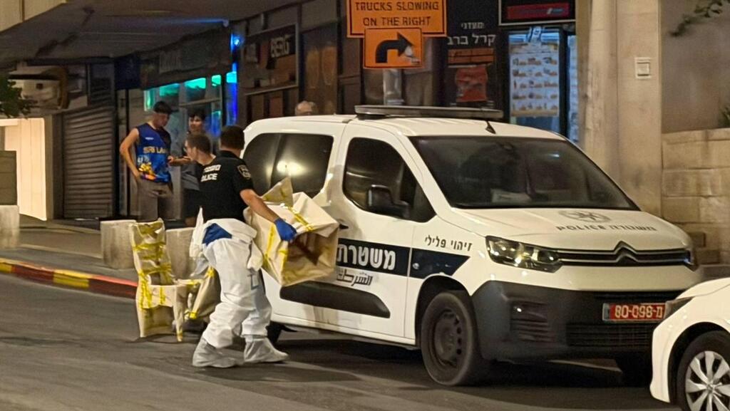 מחוץ לדירה בה התרחש הרצח בנחלאות