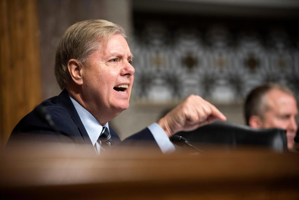 Graham in a Senate hearing, about a decade ago (Photo: AP Photo/Kevin Wolf) לינדזי גרהאם ארכיון בדיון בסנאט 2015