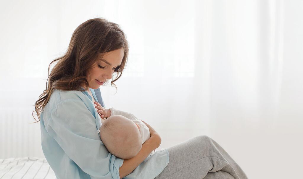 Your comfort should always come first (Photo: Shutterstock/ASAP Creative ) השורה התחתונה היא תמיד הנוחות שלך, השקט הנפשי שלך וכמובן גם היכולת. גם הנקה חלקית, משולבת או קצרת מועד היא מבורכת, ומעניקה לתינוק יתרונות עצומים