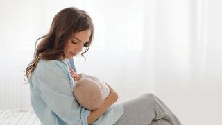 השורה התחתונה היא תמיד הנוחות שלך, השקט הנפשי שלך וכמובן גם היכולת. גם הנקה חלקית, משולבת או קצרת מועד היא מבורכת, ומעניקה לתינוק יתרונות עצומים 