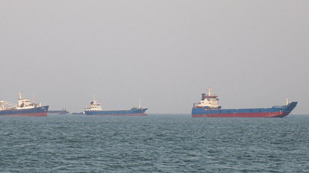 Markets feel the cost of the blockade as oil trades near $100 a barrel. The Strait of Hormuz מצר הורמוז איראן מעבר ספינות כלי שייט