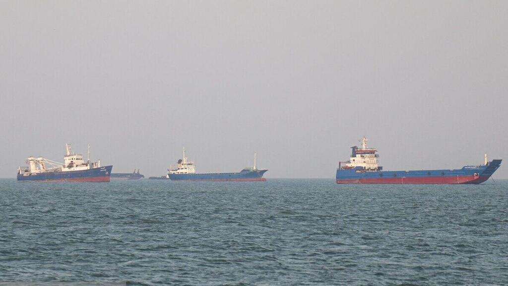 The Strait of Hormuz מצר הורמוז איראן מעבר ספינות כלי שייט