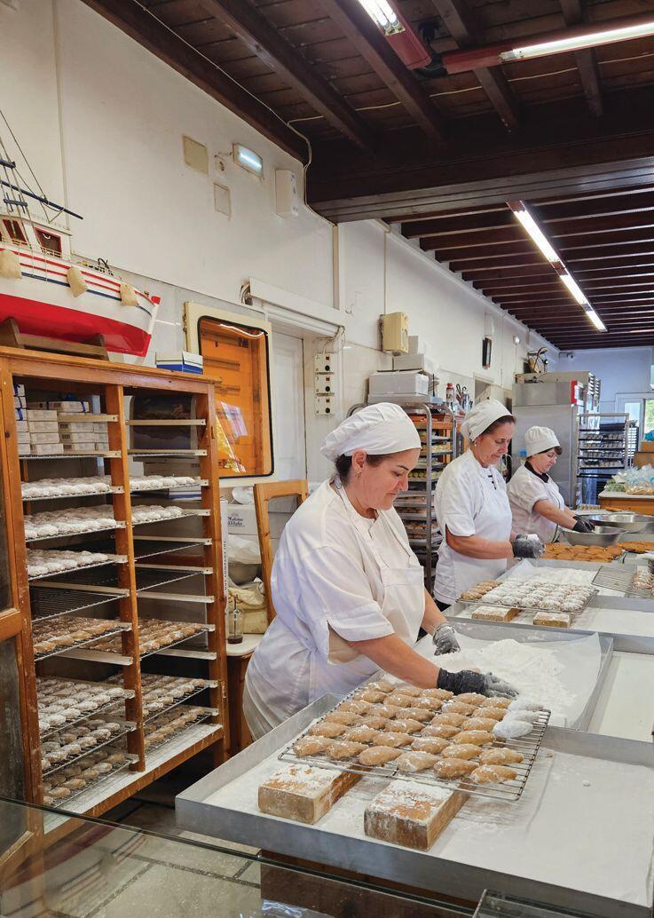The sweets factory in Ano Mera village, specializing in almond and rosewater delicacies (Photo: Yael Garty) מיקונוס, מפעל הממתקים בכפר אנו מרה. התמחות במעדנים על בסיס שקדים ומי ורדים