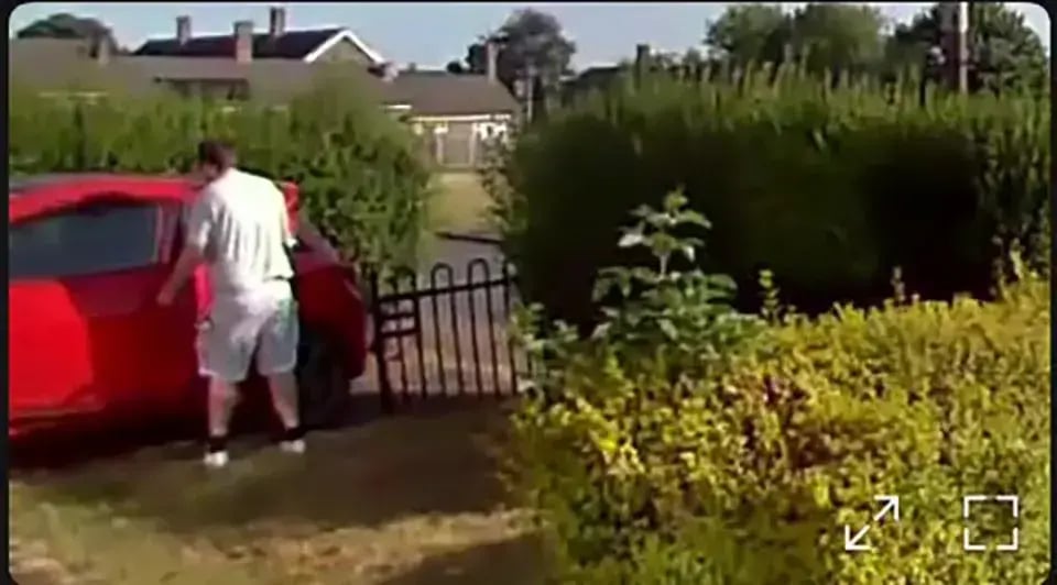 The suspect was filmed entering a car 430 kilometers from the scene, about five hours before the murder (Photo: The Sun) The suspect was filmed entering a car 430 kilometers from the scene, about five hours before the murder