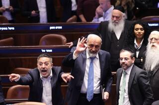 אריה דרעי בהצבעה במליאה