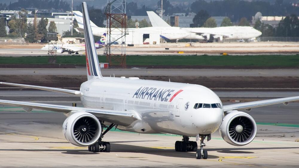 Самолет Air France в Бен-Гурионе (Фото: Ronen Fefer / shutterstock) מטוס אייר פראנס בנתב"ג