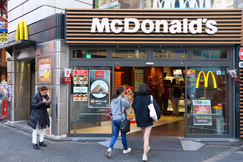 Tel Aviv ranked first globally for the price of a McDonald’s meal (Photo: Tupungato / shutterstock) סניף מקדונלד'ס בטוקיו